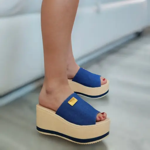 Lucía Blue