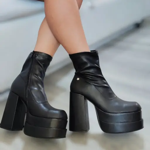 Macarena Black
